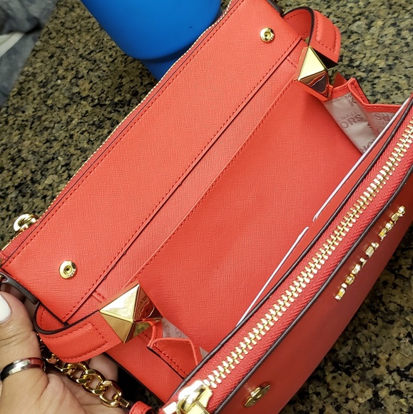New mk crossbody - Picture 2 of 2